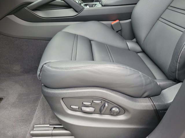 Certified 2025 Porsche Cayenne Turbo GT AWD/4WD image 23