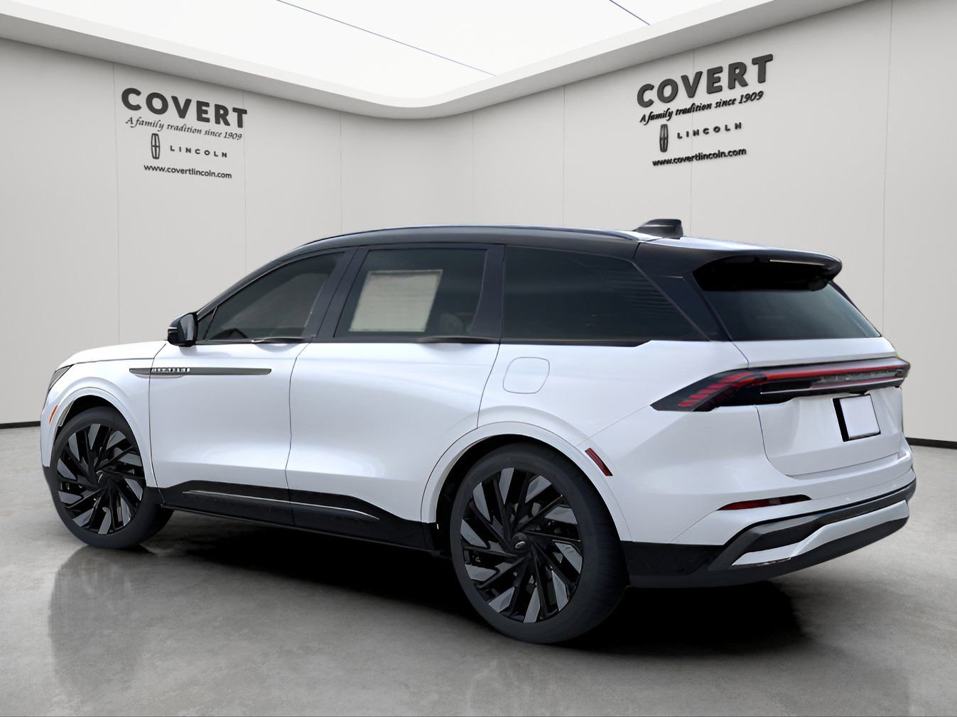 New 2026 Lincoln Nautilus Reserve w/ Jet Appearance Package image 4