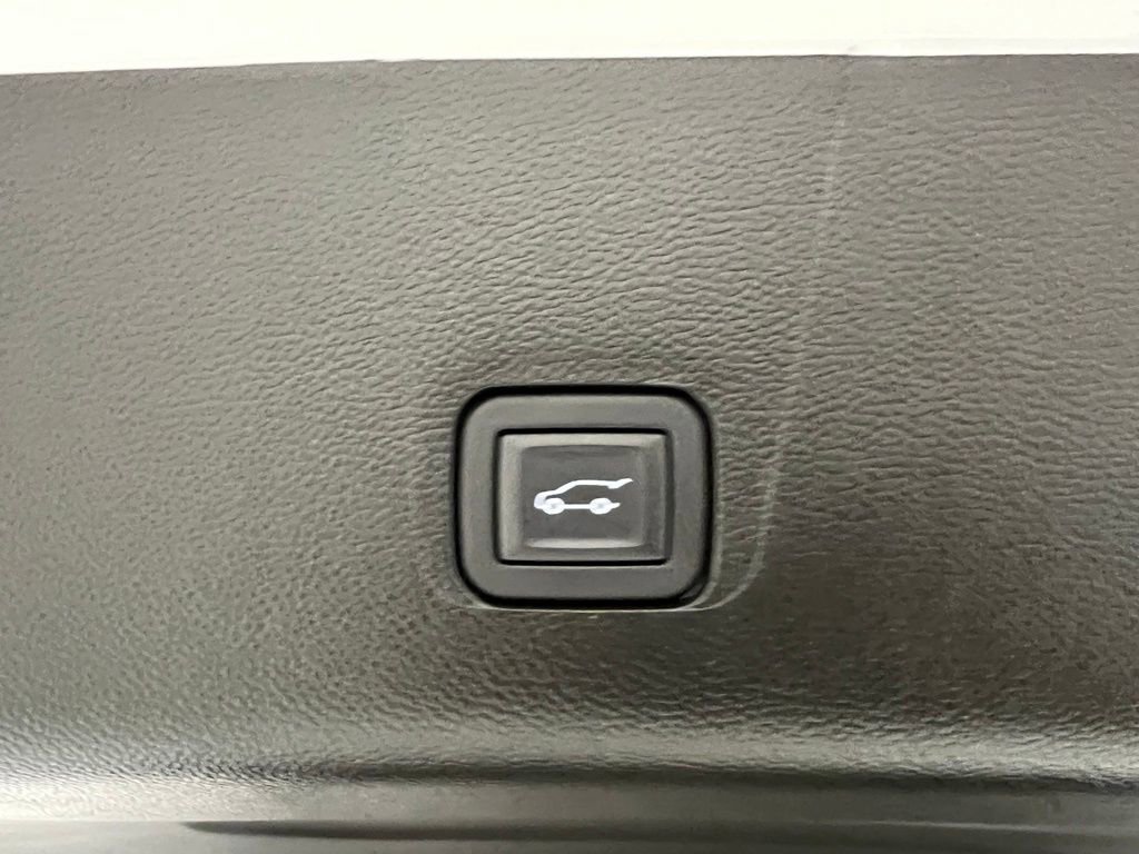 Used 2023 Chevrolet Traverse Premier AWD/4WD image 30