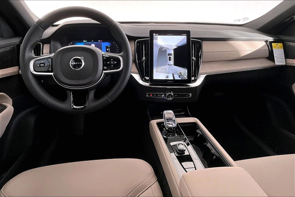 New 2026 Volvo XC90 T8 Plus w/ Protection Package Premier AWD/4WD image 7