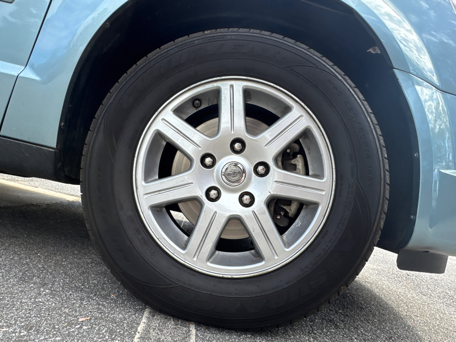 Used 2010 Chrysler Town & Country LX image 12