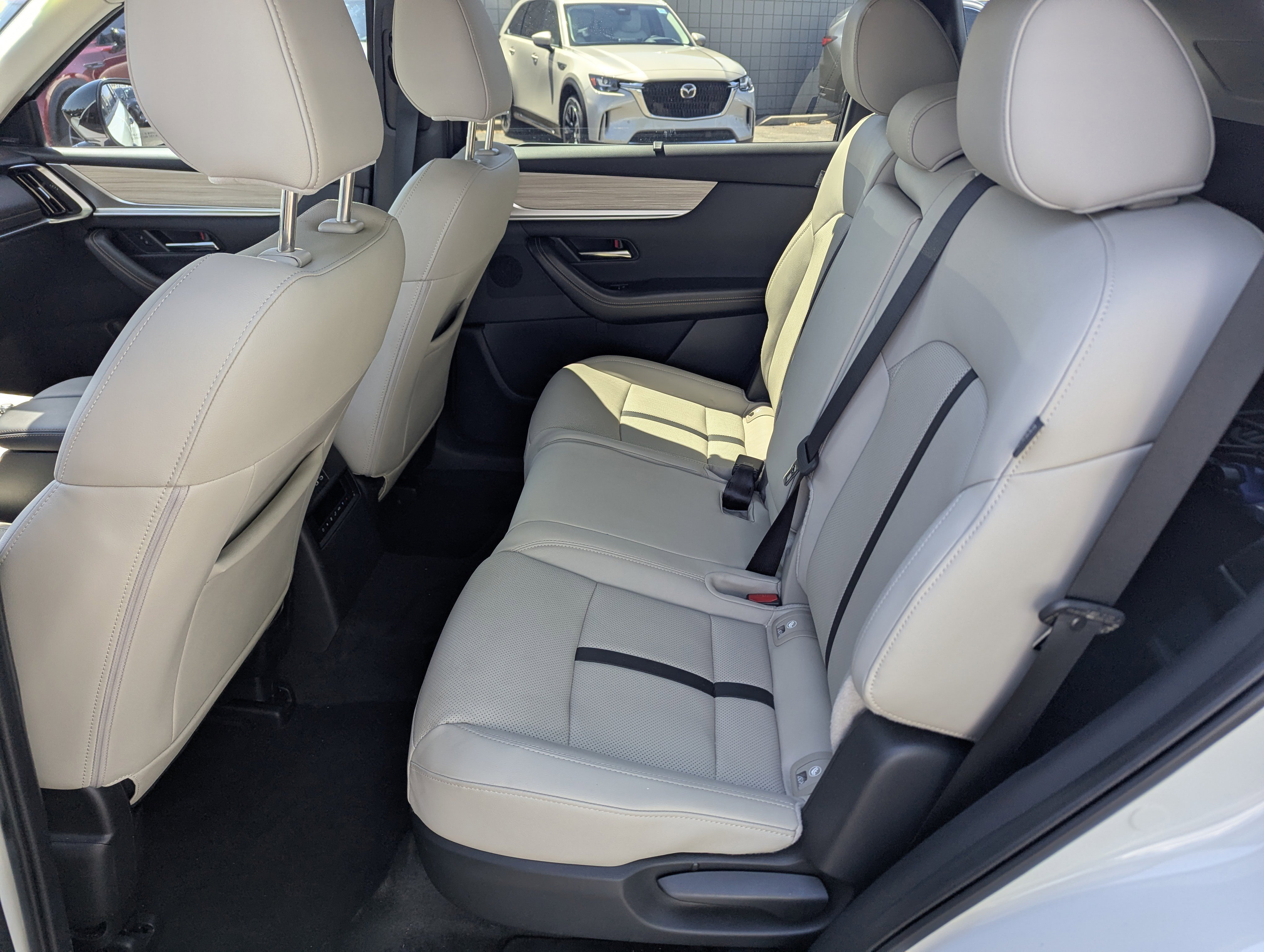 Certified 2025 MAZDA CX-70 Plug-In Hybrid w/ Premium Pkg image 8
