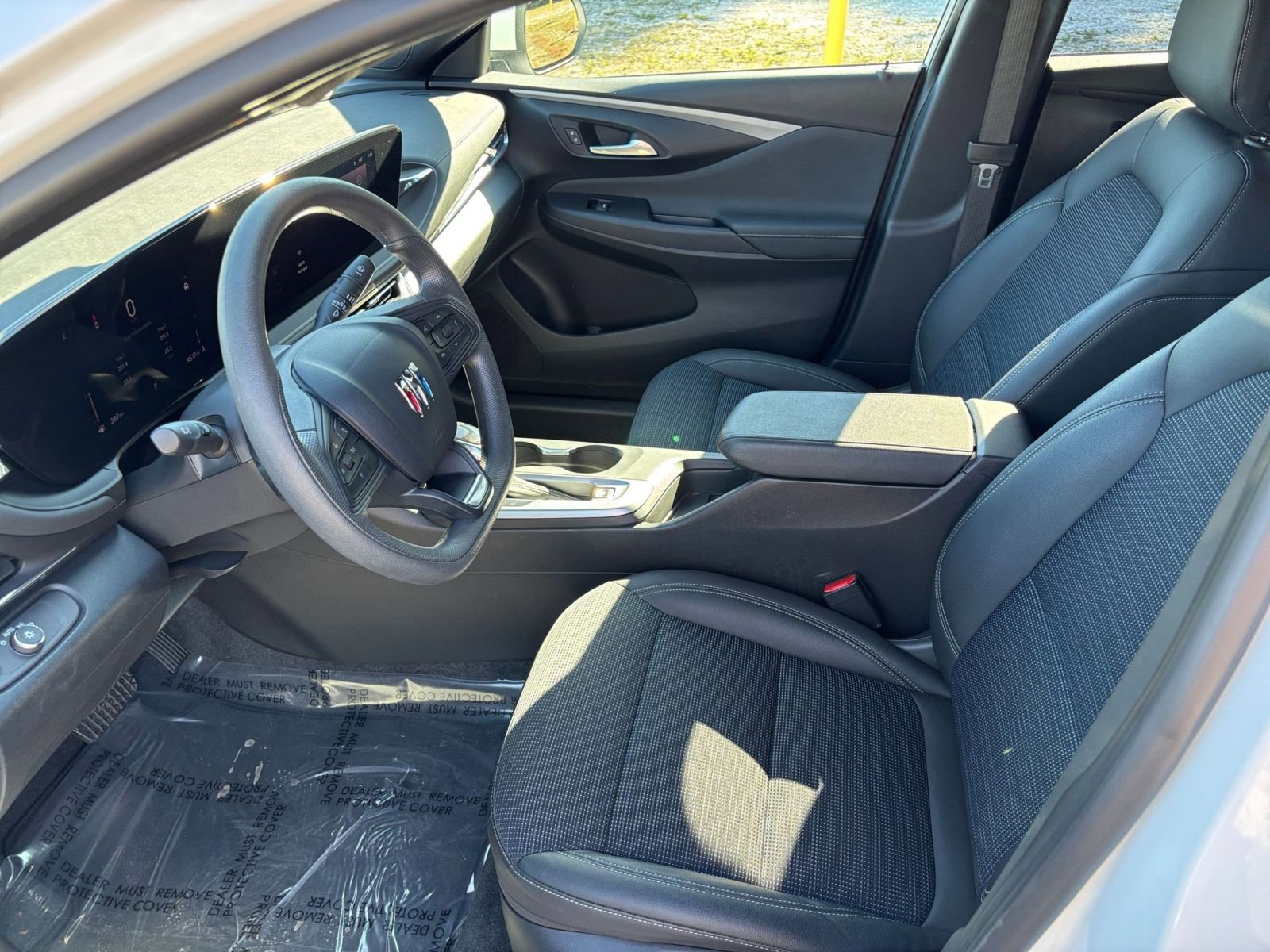 Used 2025 Buick Envista Preferred image 27