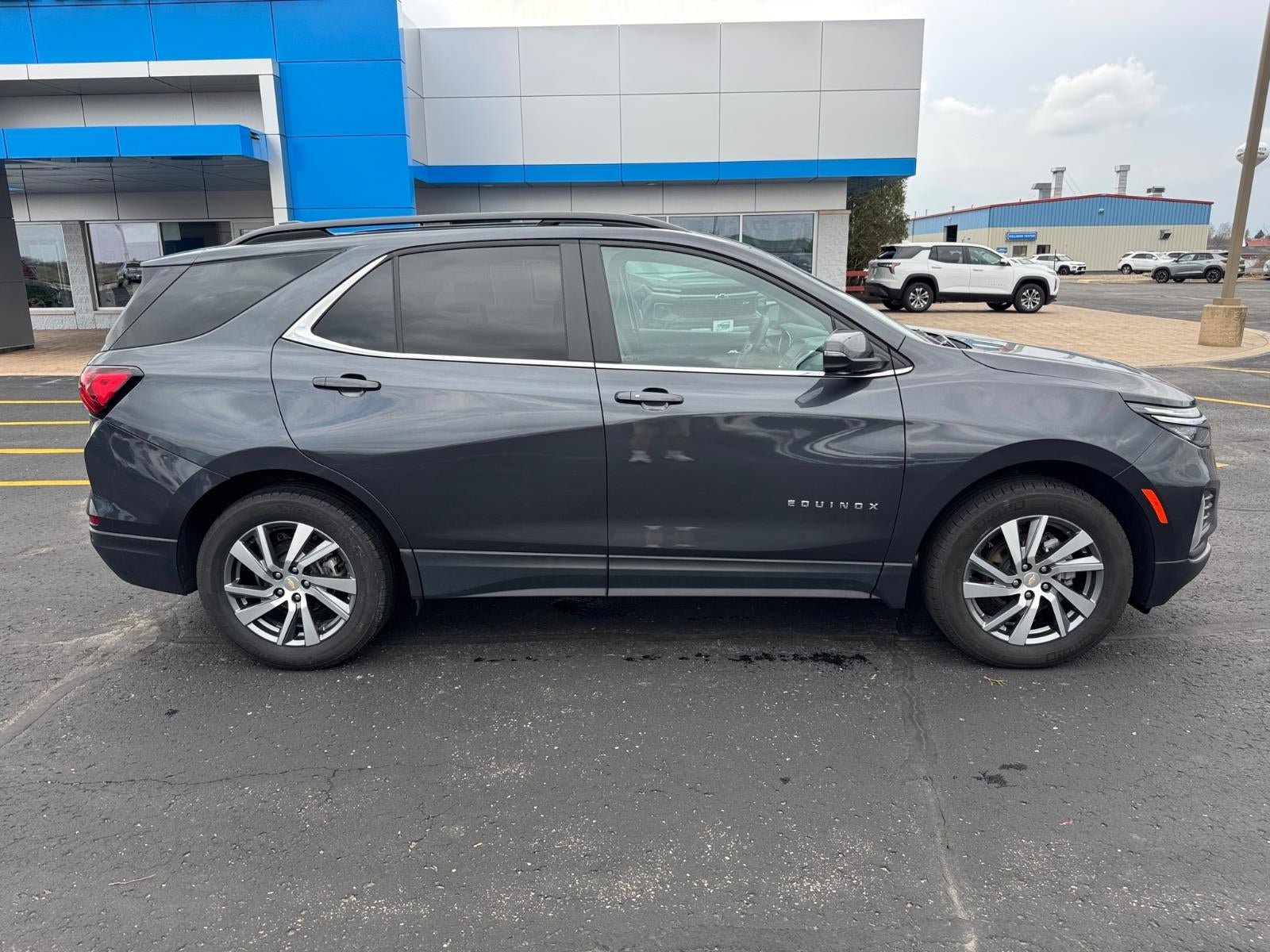 Used 2023 Chevrolet Equinox LT AWD/4WD image 2