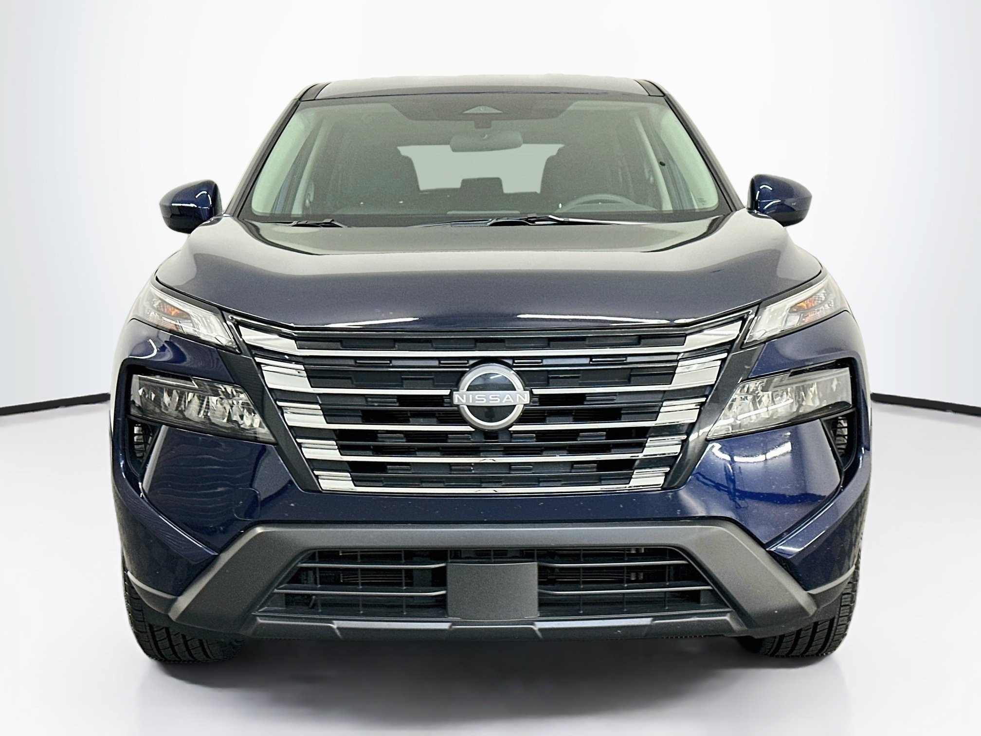 Used 2026 Nissan Rogue SV AWD/4WD image 2