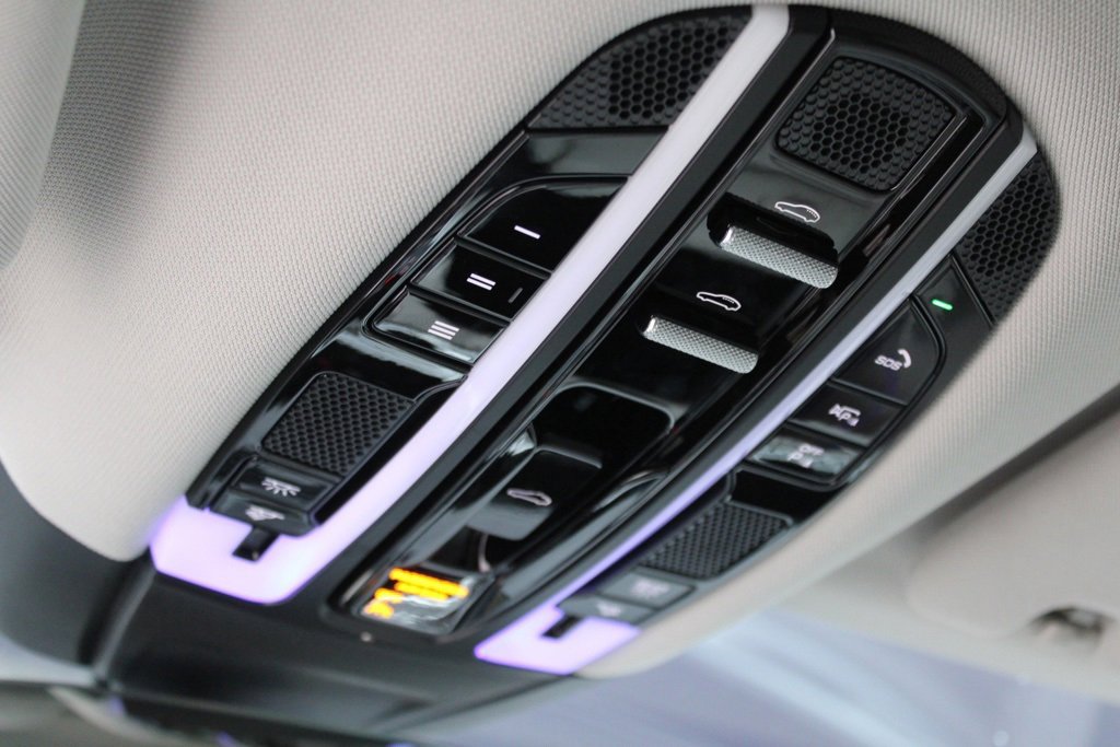 Used 2023 Porsche Panamera 4 image 28