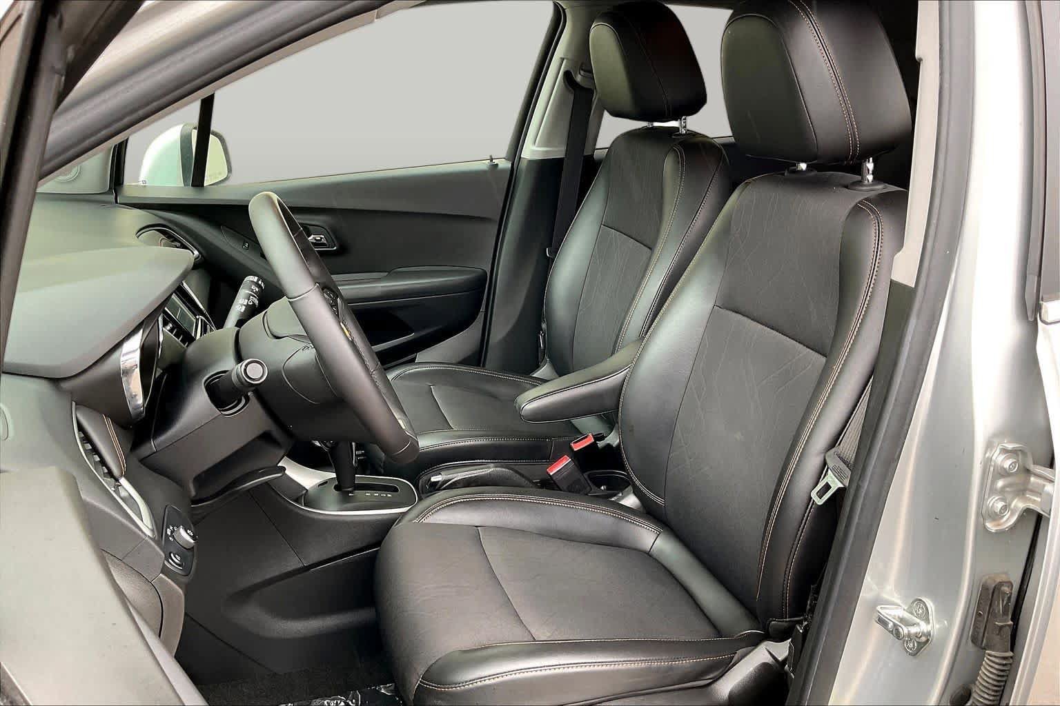 Used 2017 Chevrolet Trax LT w/ LT Convenience Package FWD image 23