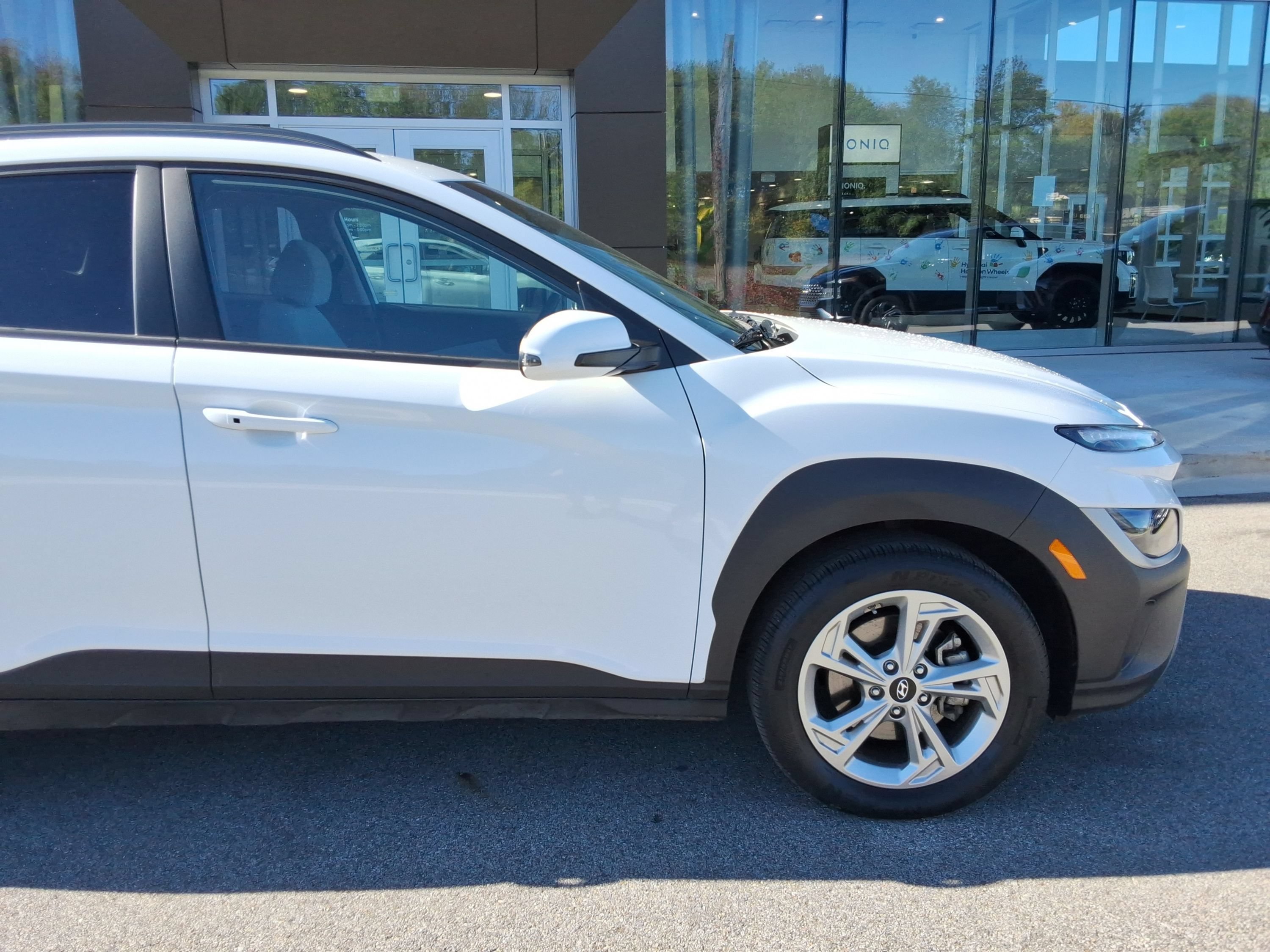 Used 2023 Hyundai Kona SEL AWD/4WD image 16