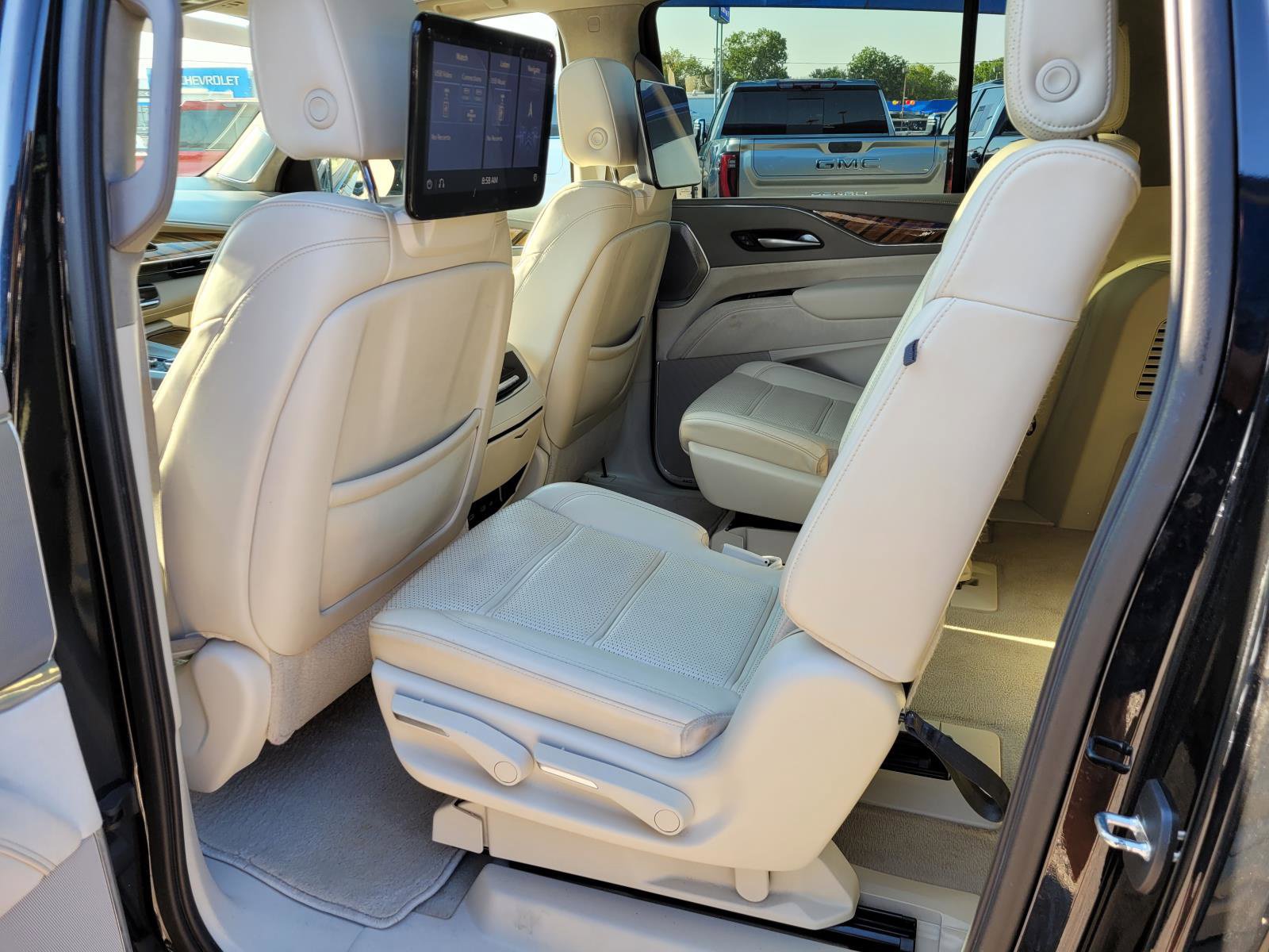 Used 2021 Cadillac Escalade ESV Sport Platinum AWD/4WD image 3