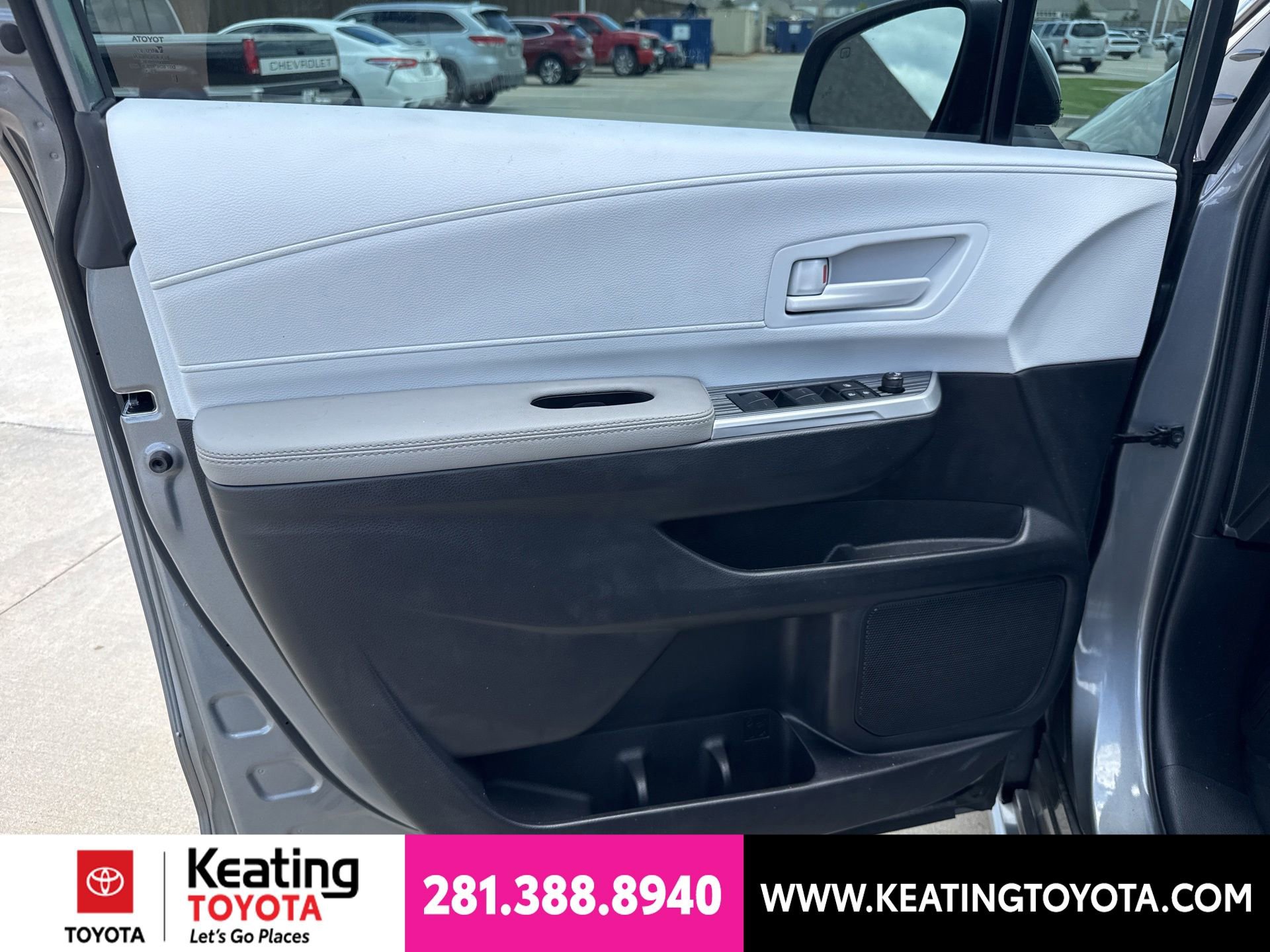 Used 2026 Toyota Sienna LE FWD image 9
