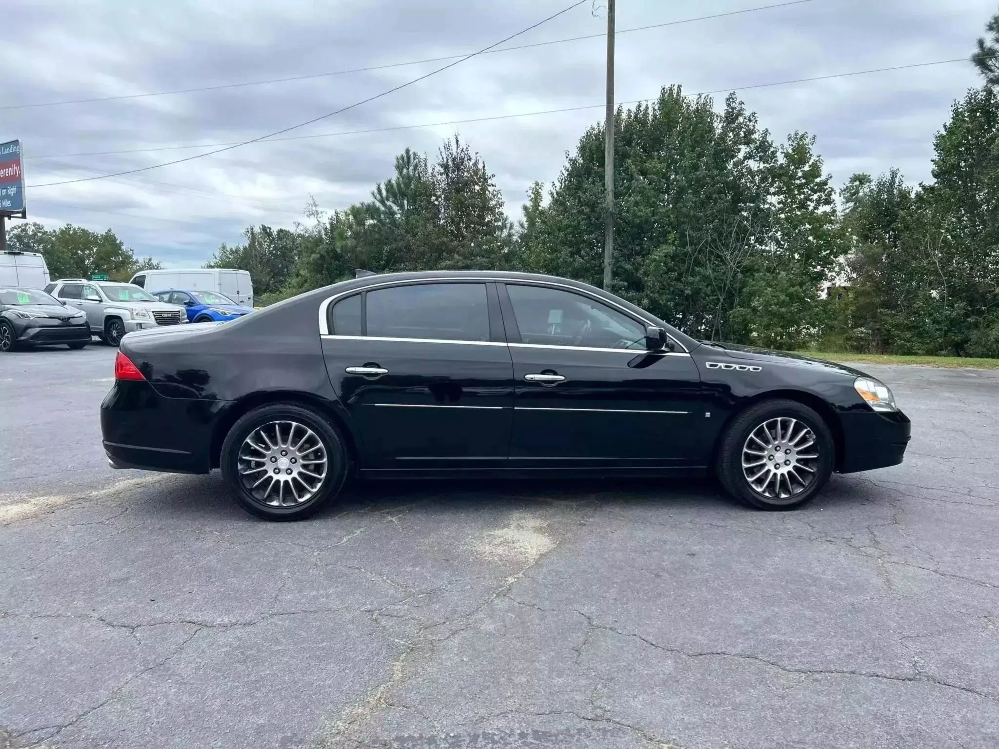 Used 2010 Buick Lucerne Super image 6