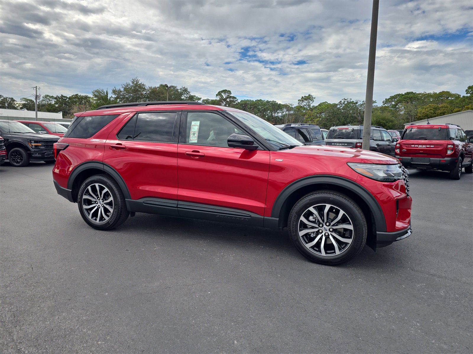 New 2026 Ford Explorer ST-Line w/ Premium Package image 2