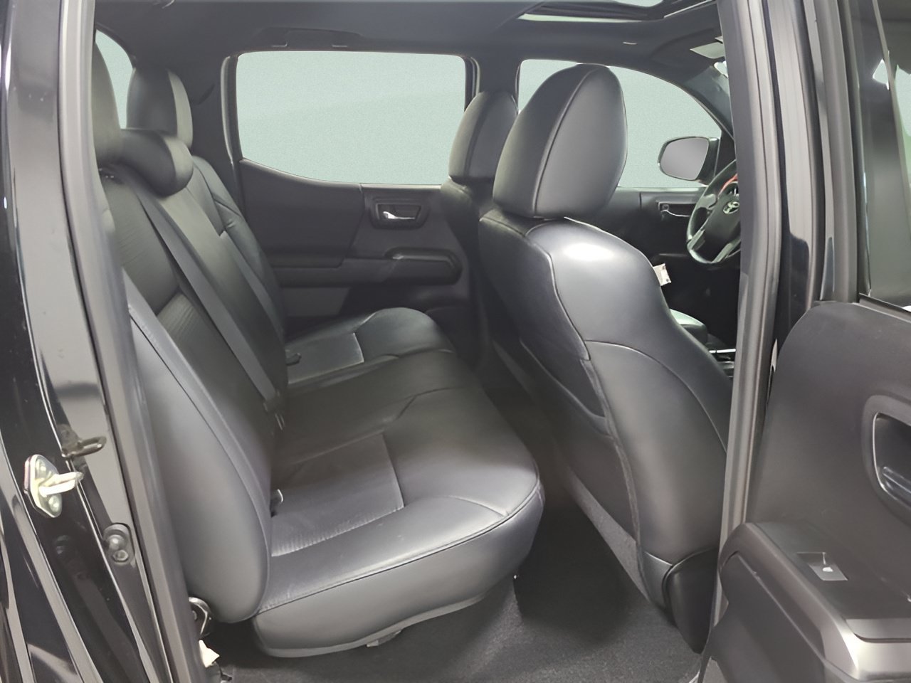 Used 2019 Toyota Tacoma TRD Off-Road AWD/4WD image 16