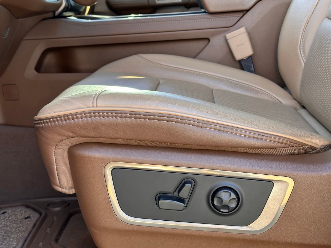 Used 2019 RAM 1500 Limited image 28