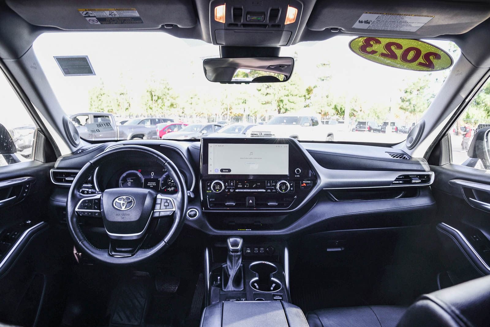 Used 2023 Toyota Highlander Limited image 15