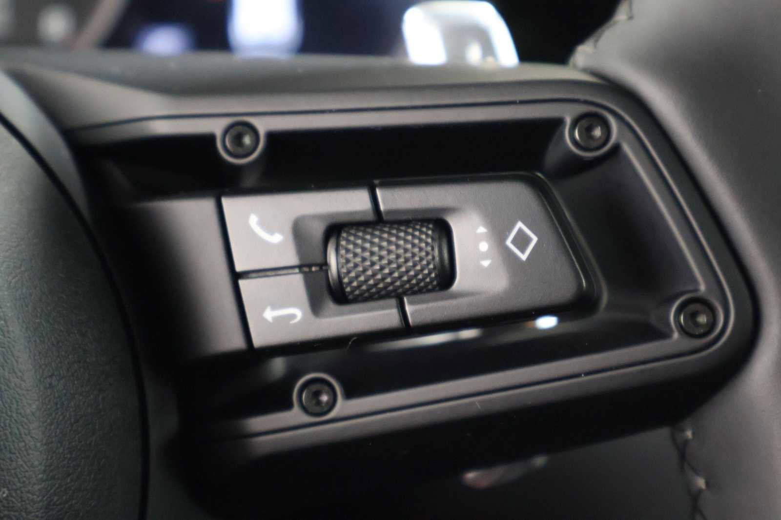 Used 2026 Porsche Macan AWD/4WD image 28