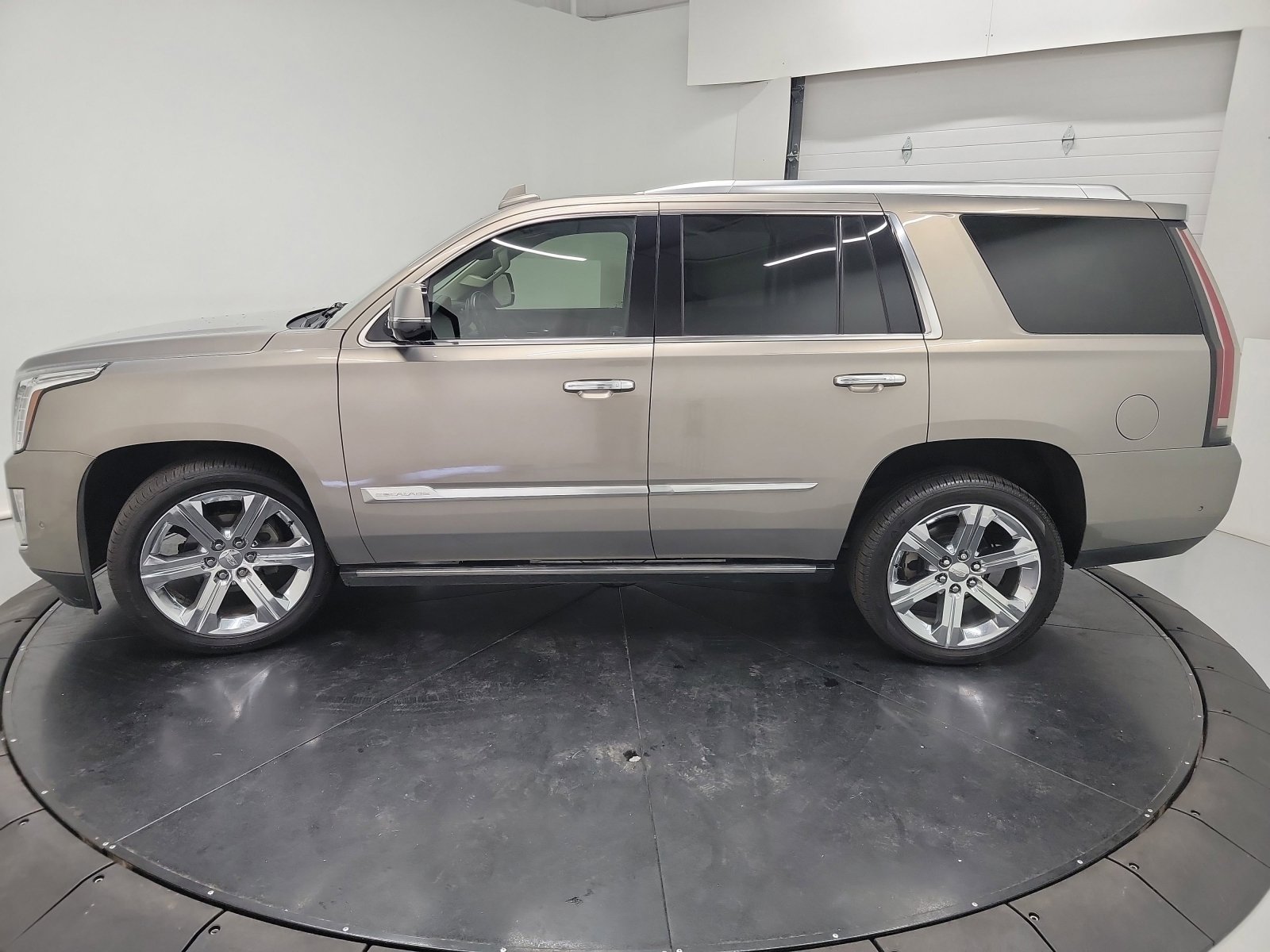 Used 2019 Cadillac Escalade Premium Luxury w/ LPO, Radiant Package image 4