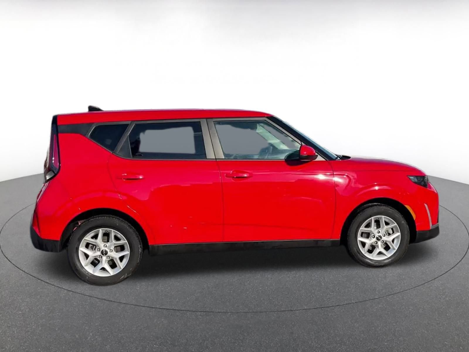 Used 2025 Kia Soul LX w/ LX Technology Package image 16