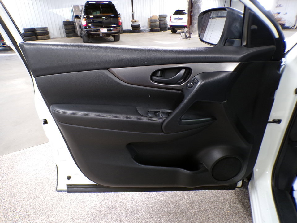 Used 2021 Nissan Rogue Sport S image 10