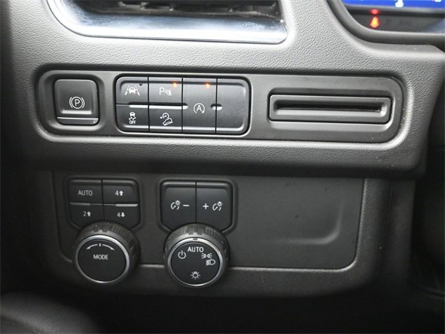 Used 2023 Chevrolet Suburban Premier image 27