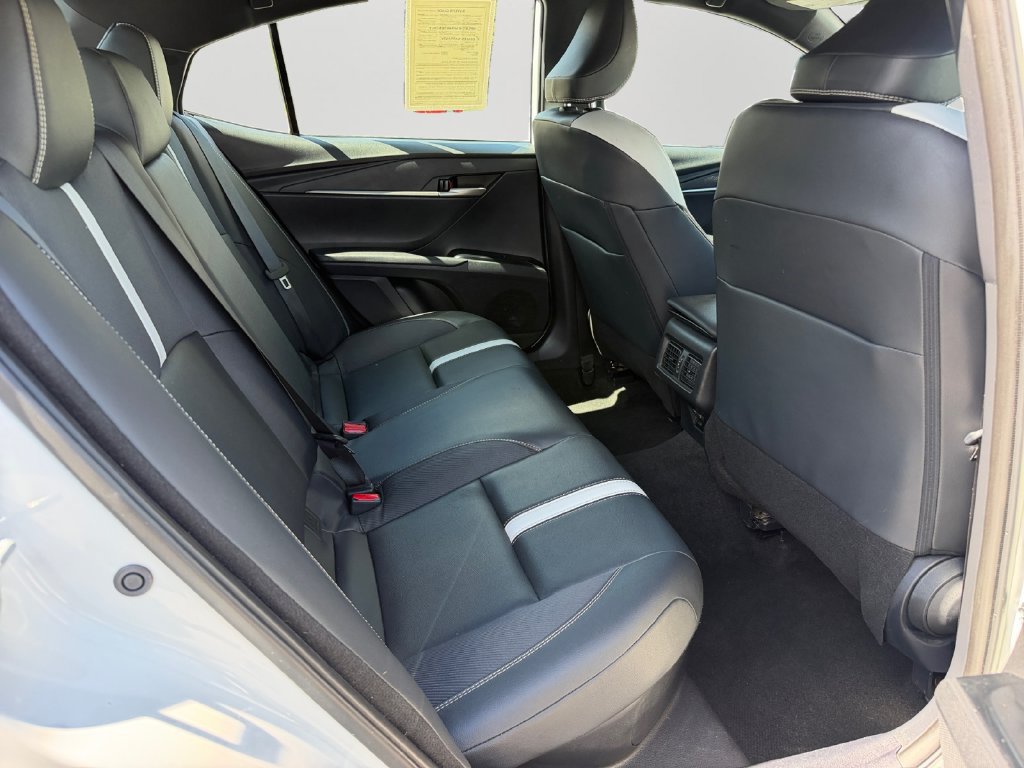 Used 2025 Toyota Camry SE FWD image 9
