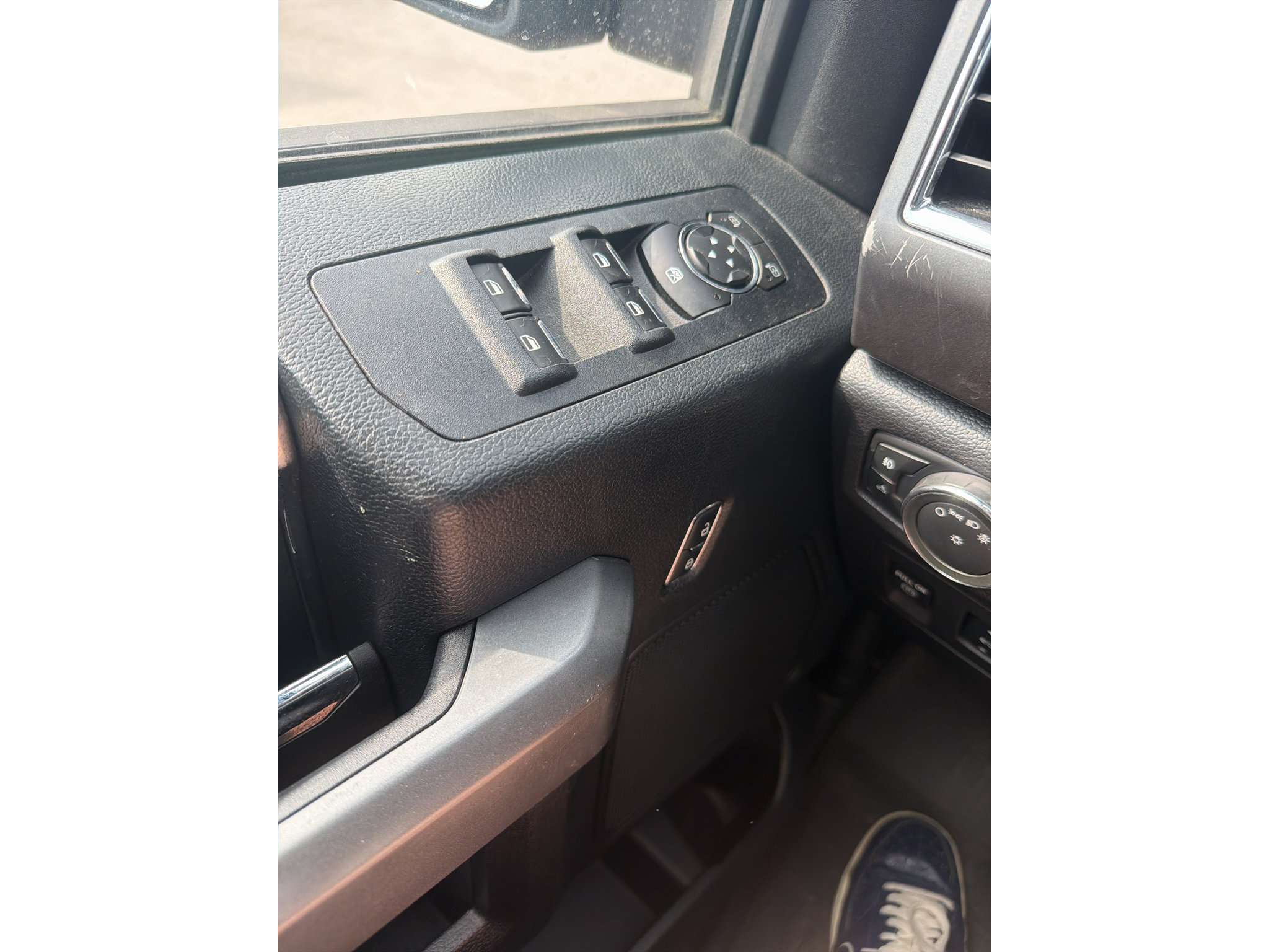 Used 2017 Ford F150 XLT w/ Equipment Group 302A Luxury AWD/4WD image 17