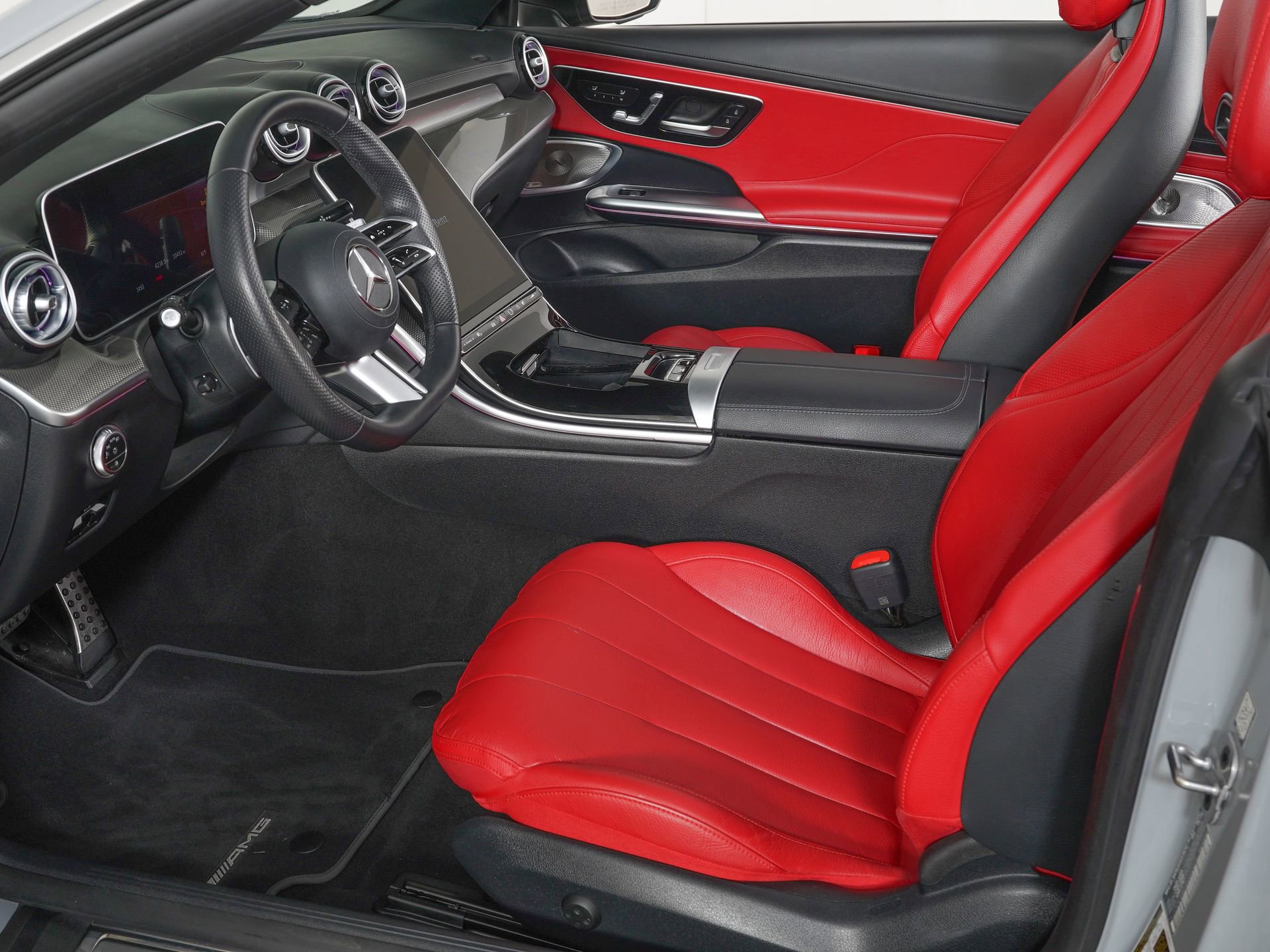 Used 2024 Mercedes-Benz CLE 300 4MATIC Cabriolet image 16