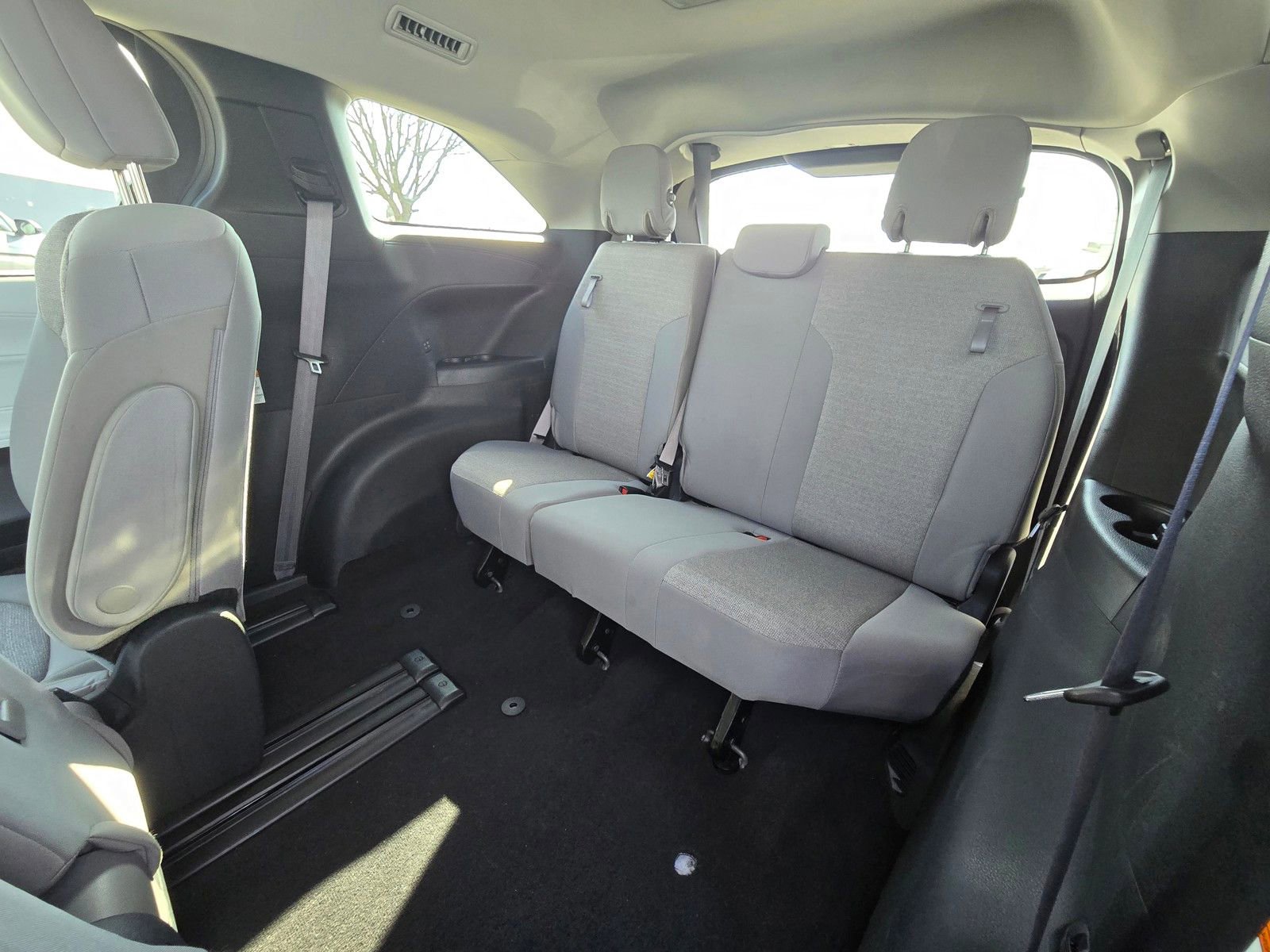 Used 2025 Toyota Sienna LE FWD image 11