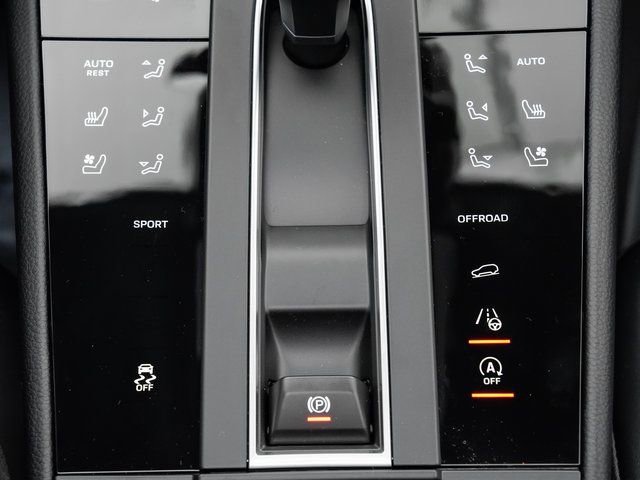 Certified 2025 Porsche Macan image 20