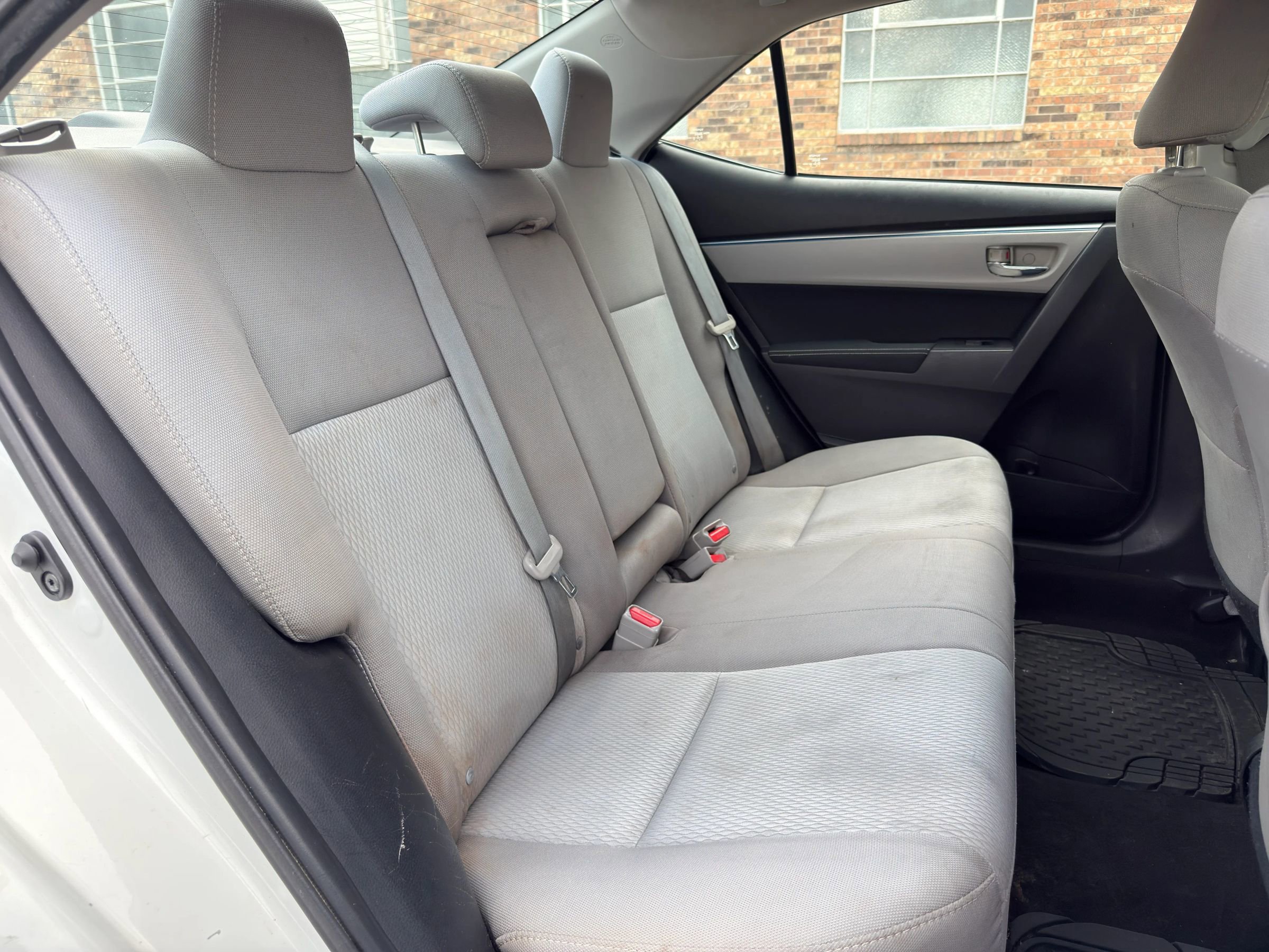 Used 2016 Toyota Corolla LE FWD image 18