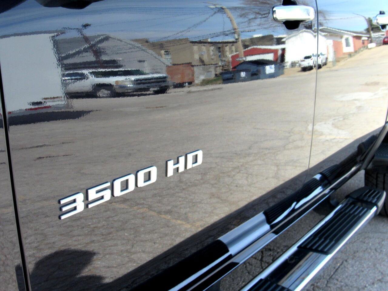 Used 2024 Chevrolet Silverado 3500 LTZ w/ LTZ Convenience Package image 18