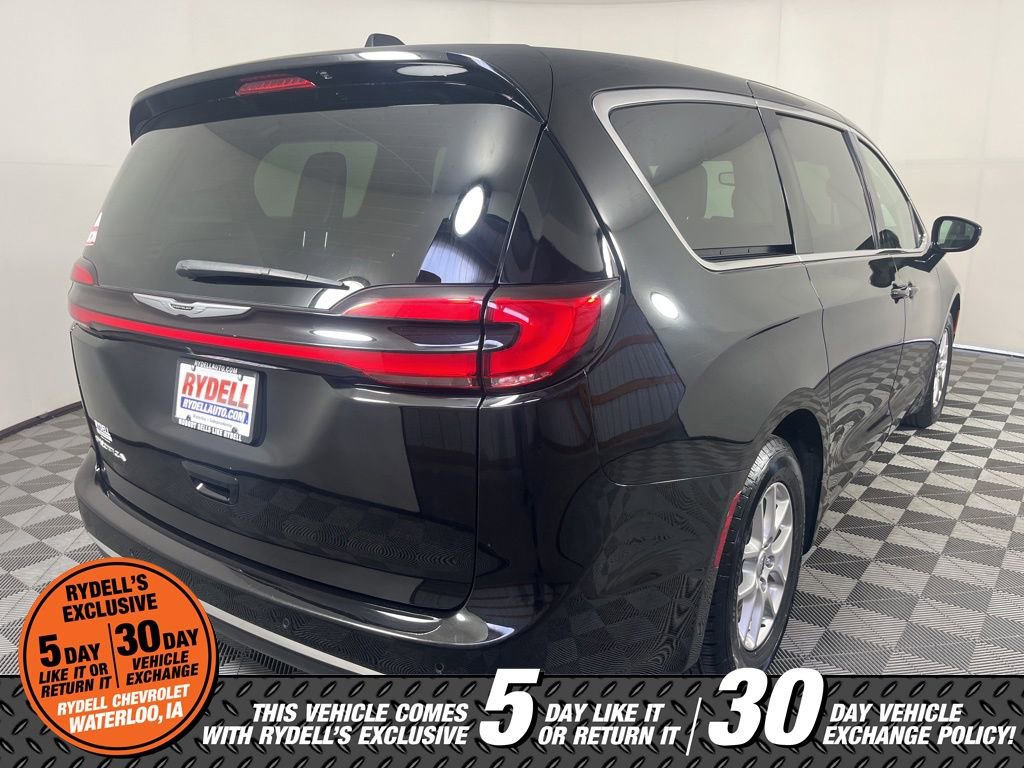 Used 2024 Chrysler Pacifica Touring-L FWD image 4