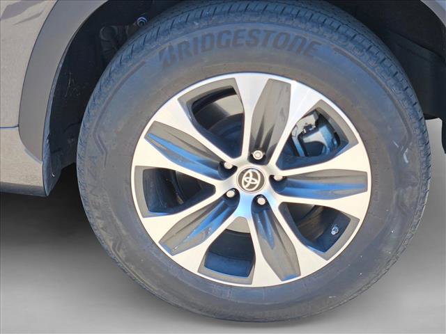 Used 2023 Toyota Highlander XLE image 6