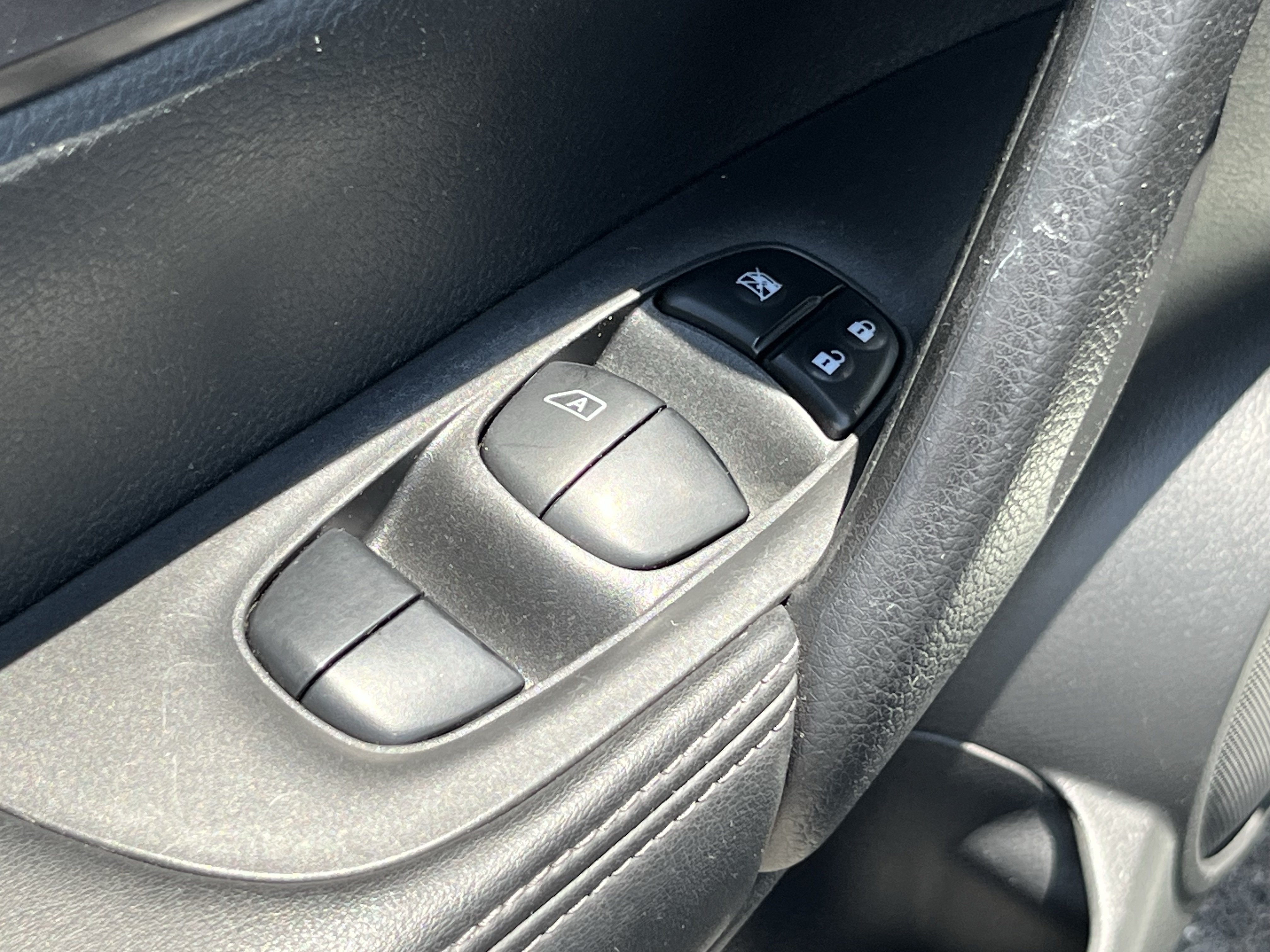 Used 2018 Nissan Rogue Sport S AWD/4WD image 20