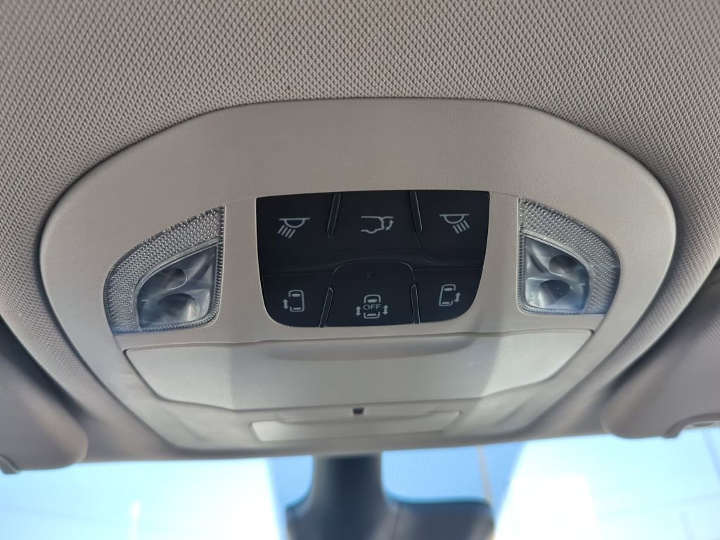 Used 2024 Chrysler Pacifica Touring-L image 30