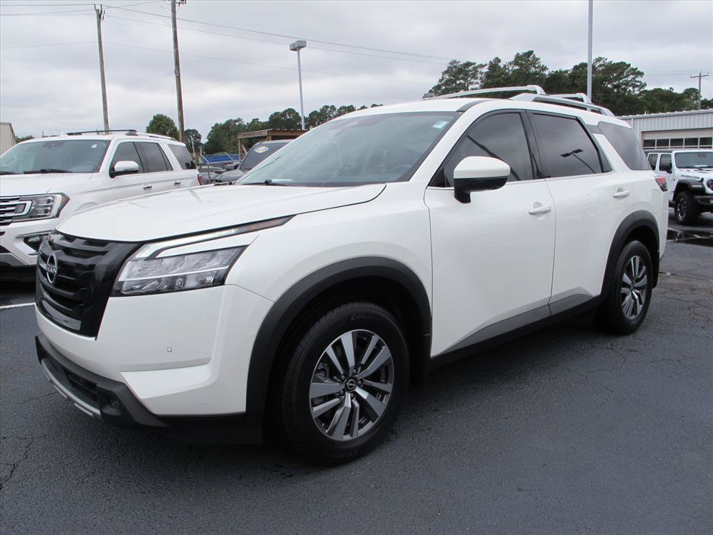 Used 2023 Nissan Pathfinder SL w/ Lighting Package (N92) FWD image 8