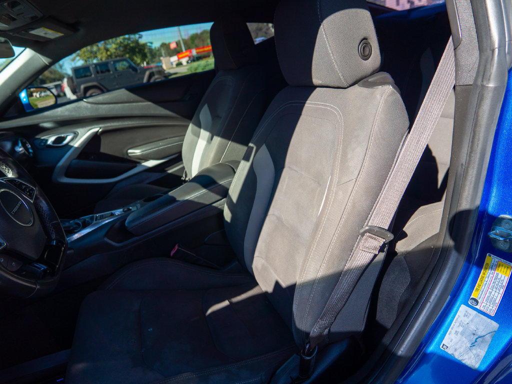 Used 2018 Chevrolet Camaro LT RWD image 11