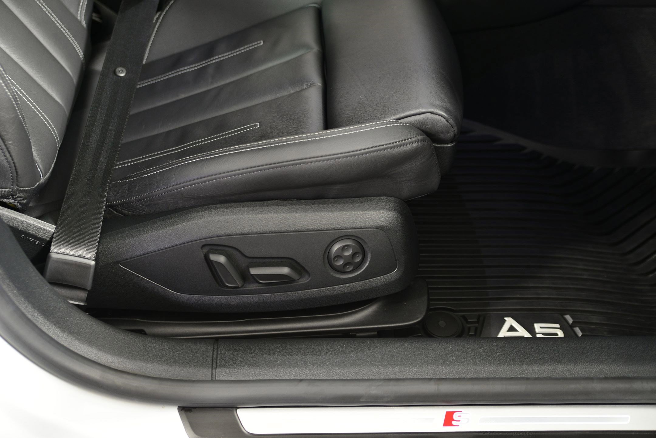 Used 2023 Audi A5 2.0T Premium w/ Convenience Package image 12