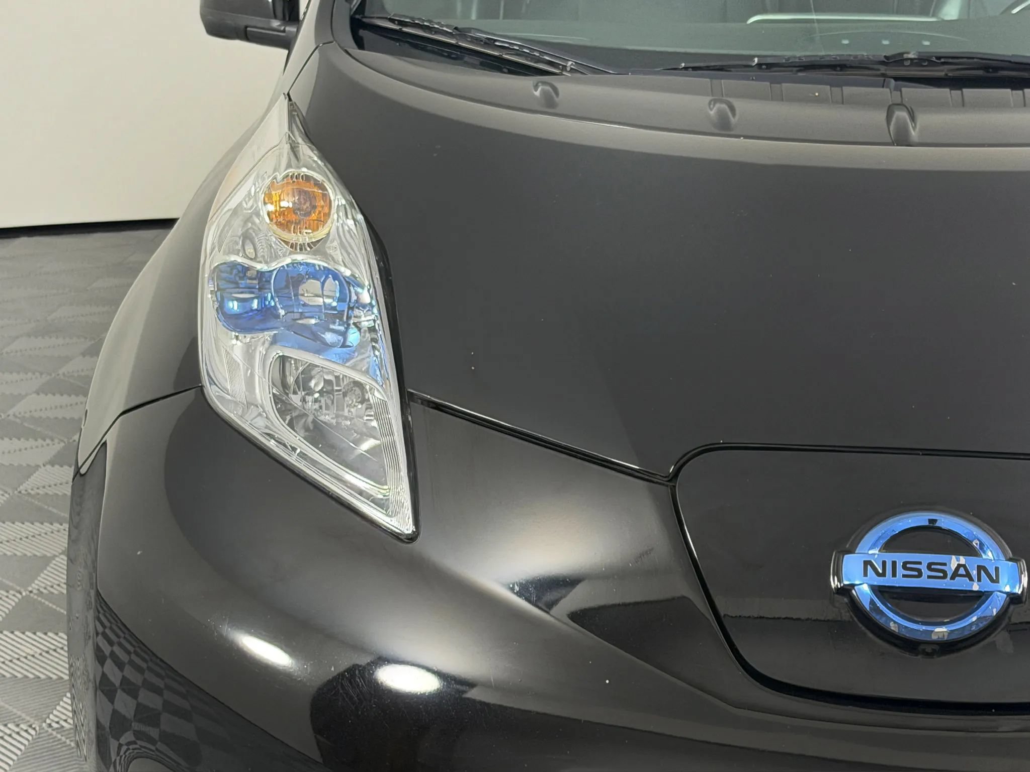 Used 2013 Nissan Leaf SL w/ Premium Pkg FWD image 4