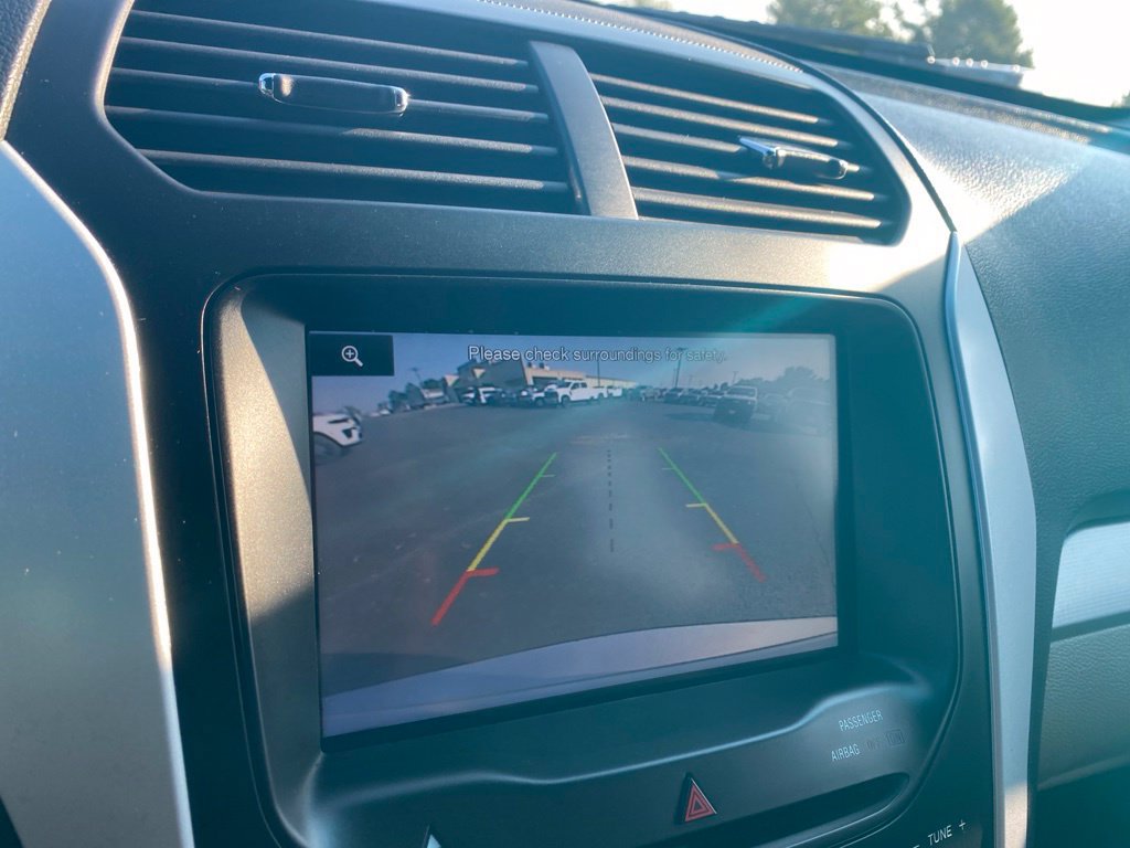 Used 2015 Ford Explorer XLT w/ Equipment Group 202A FWD image 23