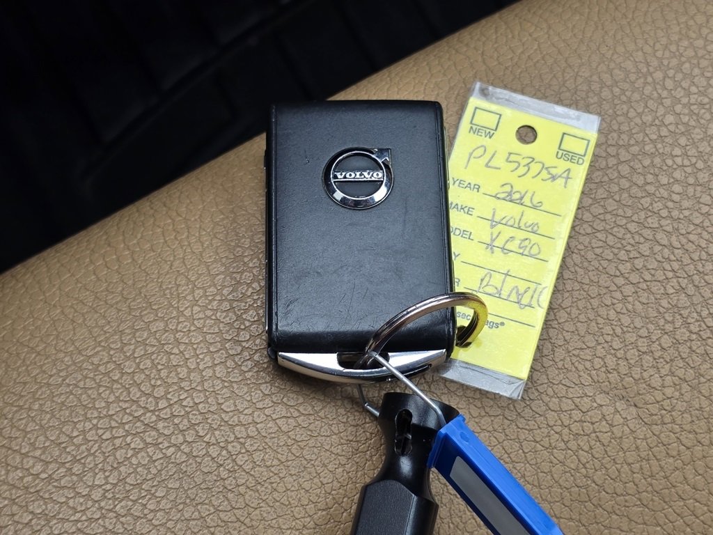 Used 2016 Volvo XC90 T6 Momentum image 40