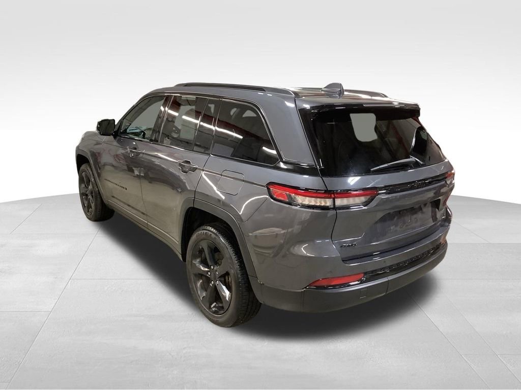 Used 2023 Jeep Grand Cherokee Altitude image 8