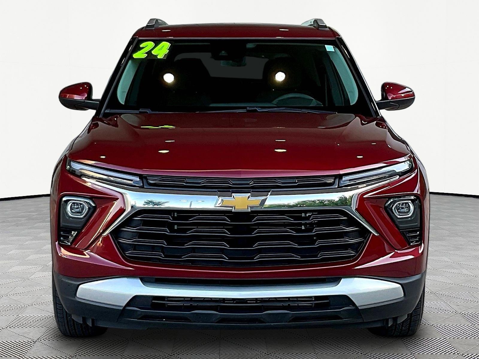 Used 2024 Chevrolet TrailBlazer LT FWD image 2