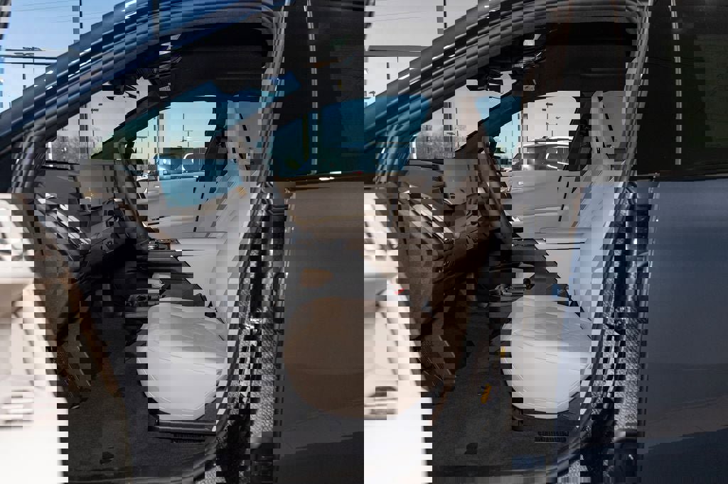 Used 2026 BMW iX xDrive45 w/ Premium Package image 19