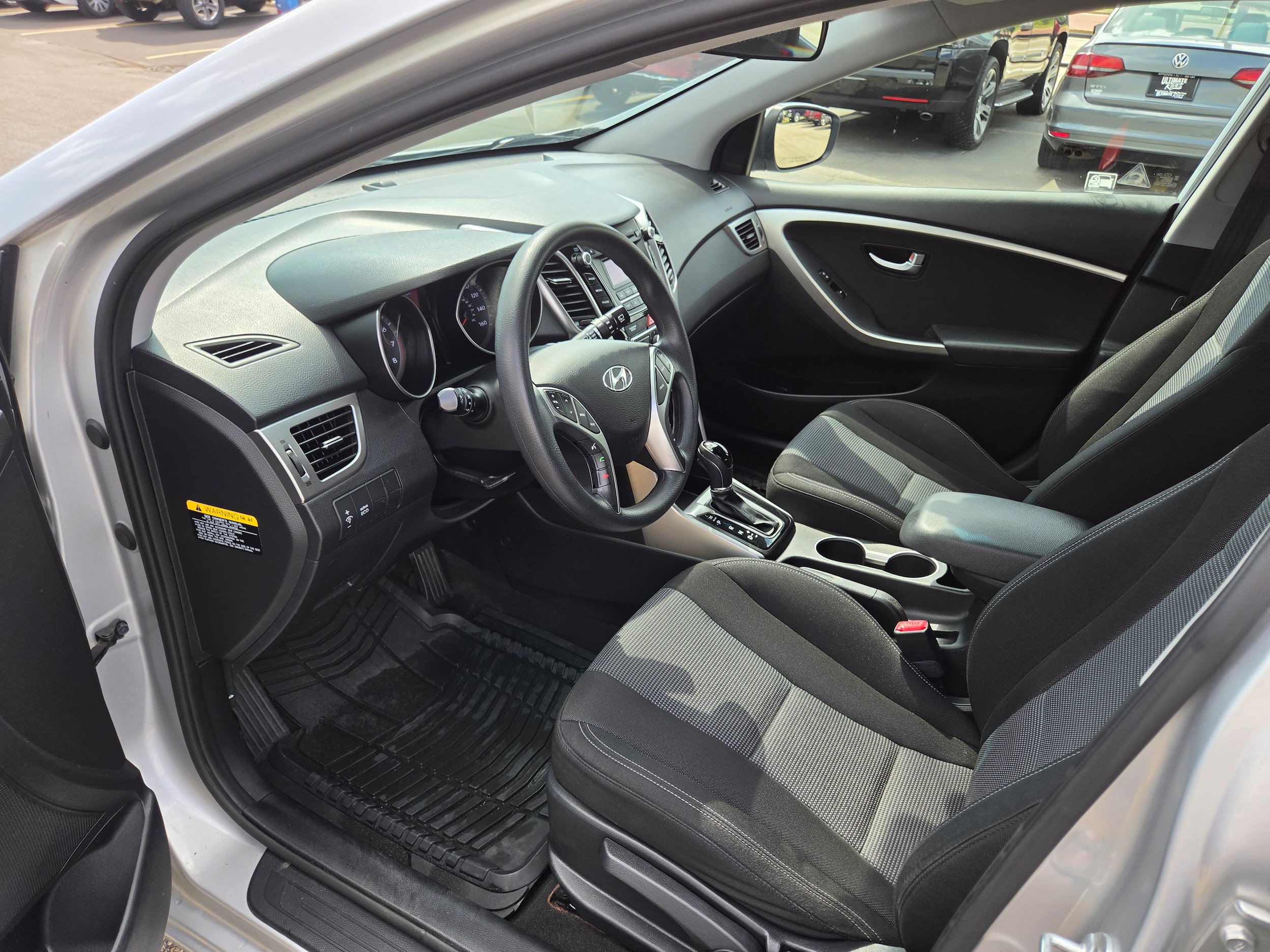 Used 2015 Hyundai Elantra GT FWD image 4