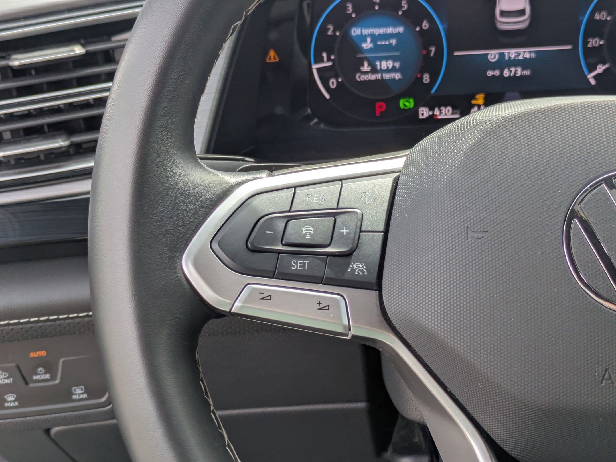 Used 2025 Volkswagen Atlas Cross Sport SE image 20