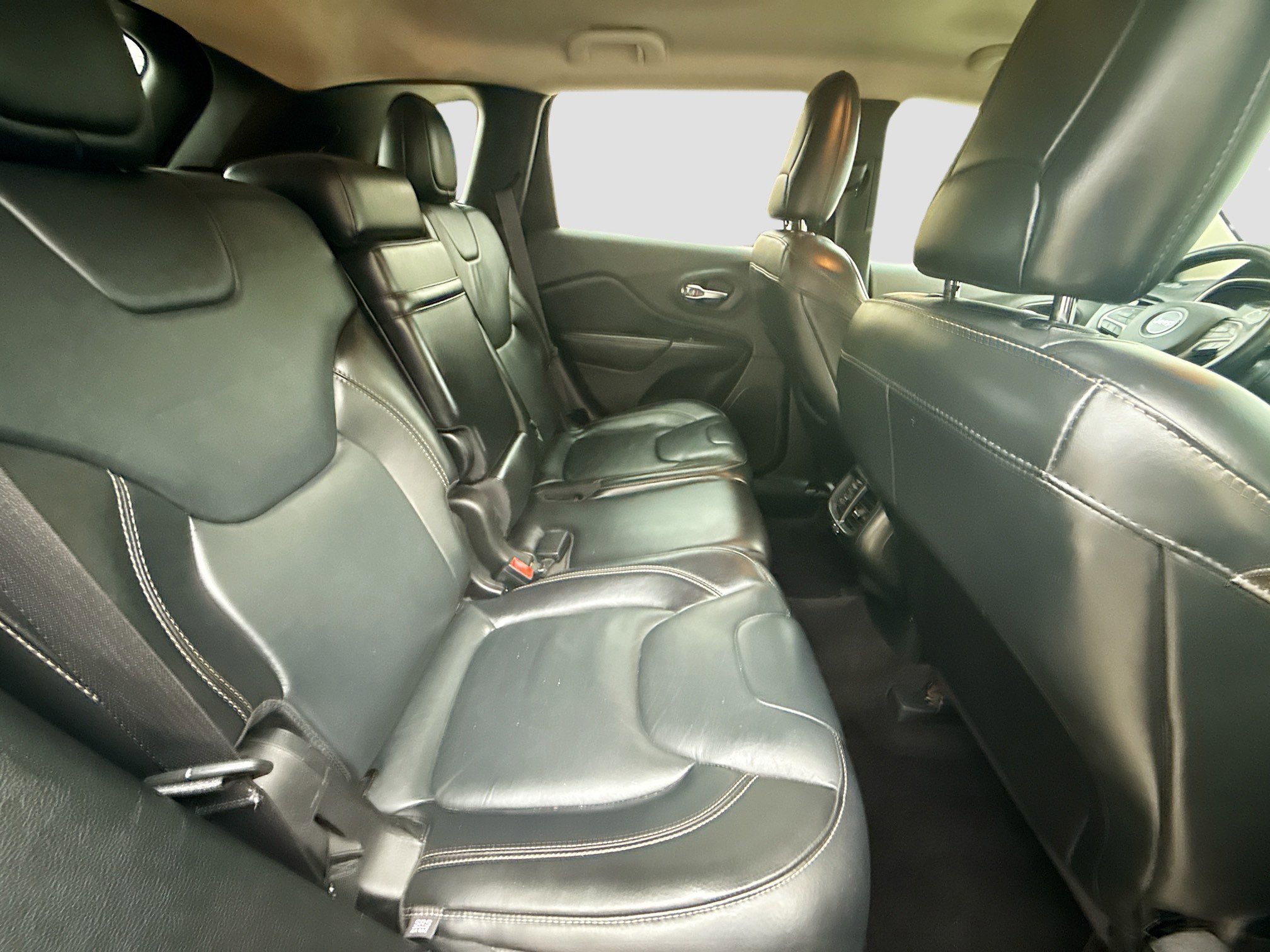 Used 2016 Jeep Cherokee Limited image 26