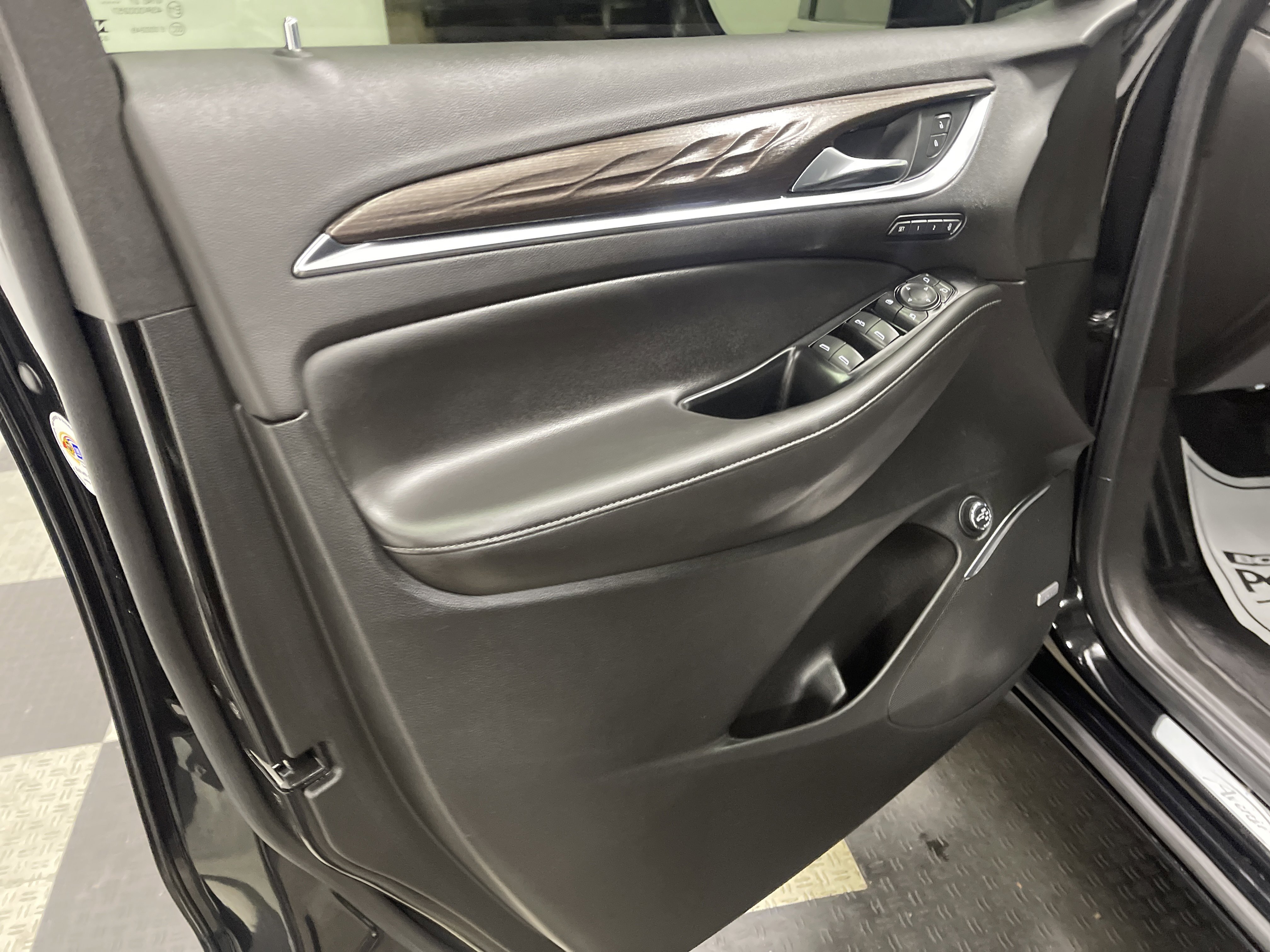 Used 2024 Buick Enclave Avenir image 10