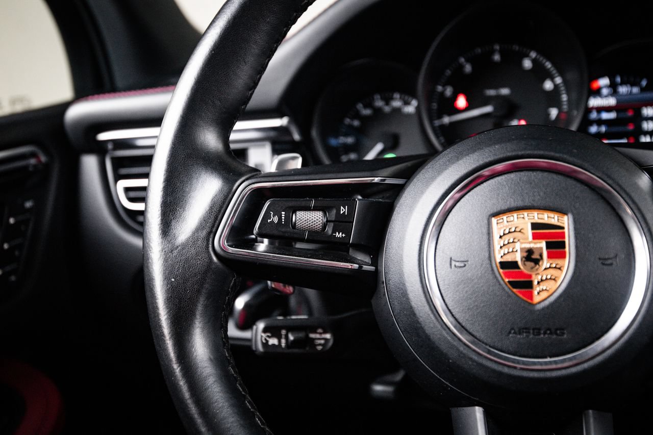 Certified 2023 Porsche Macan AWD/4WD image 17