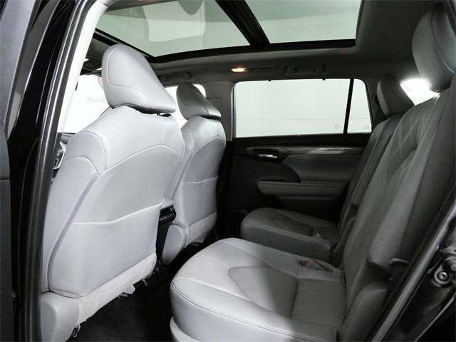 Used 2020 Toyota Highlander Limited Platinum image 14